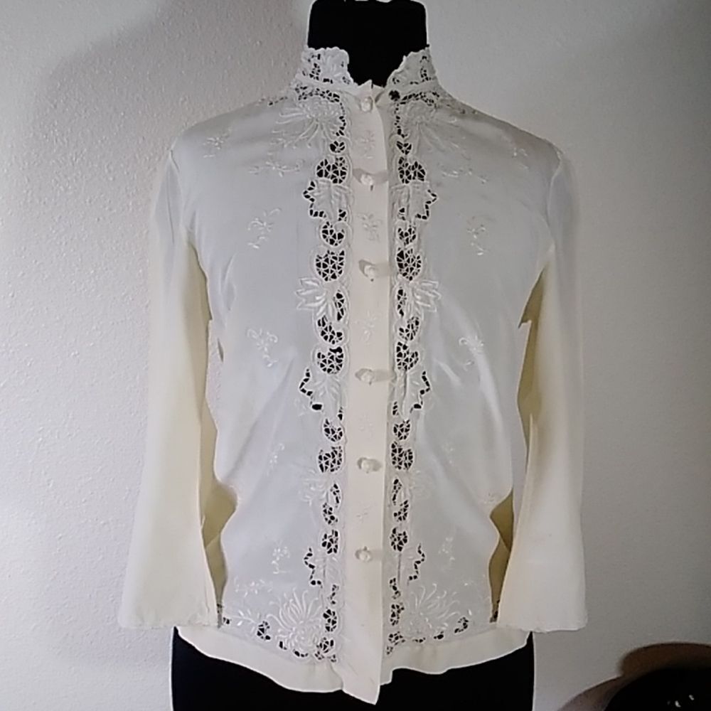 Vintage 50s,60s, Geony 100% SILK Embroidered BLOUSE Size Small 34